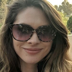 Meet your Posher, Cassandra